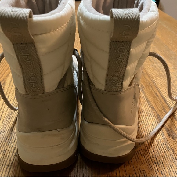 Women’s Ryka Size 8M Highlight White Snow Boots Ski Bunny - Picture 6 of 8